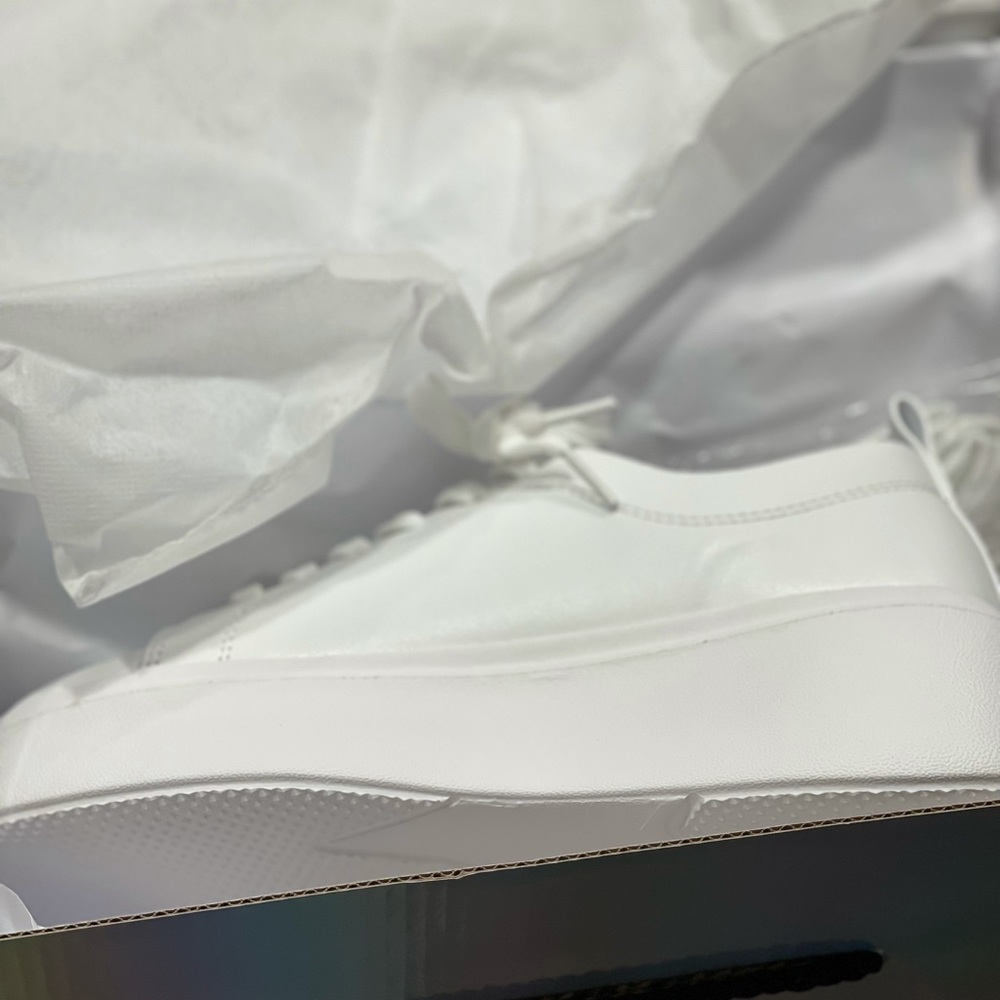 All White comfortable shoes Size 6